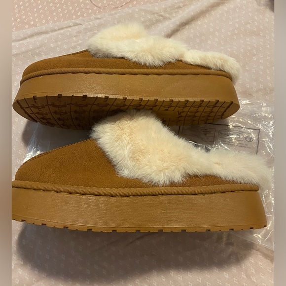 NWOT Fur lined mule slipper / shoes. Brand new, never worn. Size 40. - Picture 3 of 4